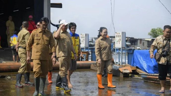 Wali Kota Semarang Agustina Wilujeng Pramestuti saat meninjau Pompa Kali Sringin, Kelurahan Trimulyo, Kecamatan Genuk, Semarang, Senin 27 Oktober 2025. ANTARA/HO-Pemkot Semarang