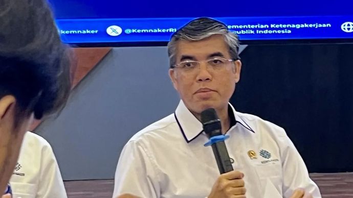 Menteri Ketenagakerjaan (Menaker) Yassierli dalam media briefing di Kantor Kemnaker RI, Jakarta, Selasa, 28 Oktober 2025. (ANTARA/Arnidhya Nur Zhafira)
