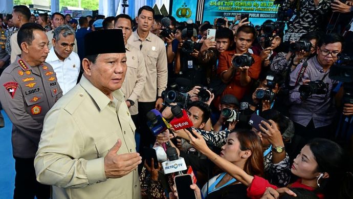 Presiden Prabowo Subianto menghadiri pemusnahan narkoba 214,84 ton senilai 29,37 triliun bersama Kapolri Jenderal Polisi Listyo Sigit Prabowo di Lapangan Bhayangkara, Mabes Polri, Jakarta Selatan, Selasa, 29 oktober 2025.