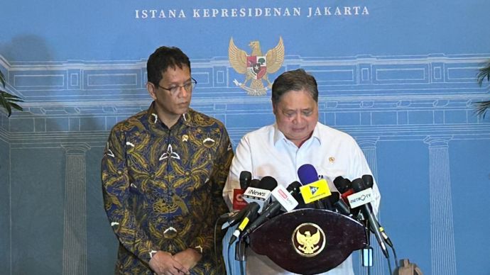 Menko Perekenomian Airlangga Hartarto dan Menteri Keuangan Purbaya