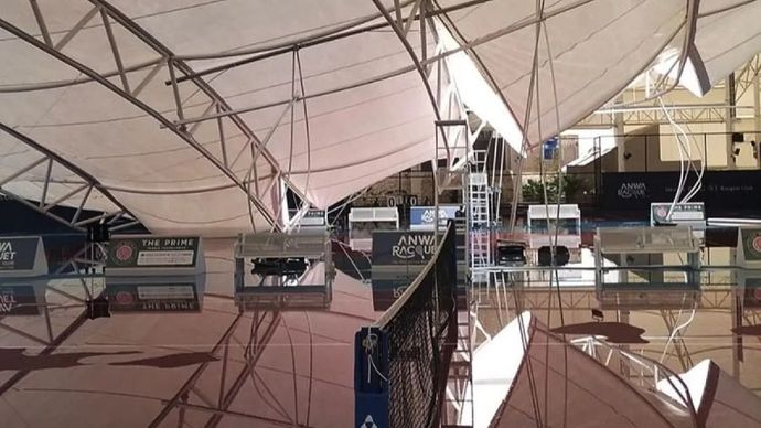 Kondisi atap lapangan padel Anwa Racquet Club di Meruya, Kembangan, Jakarta Barat, yang ambruk pada Minggu, 26 Oktober 2025. ANTARA/Handout/am.