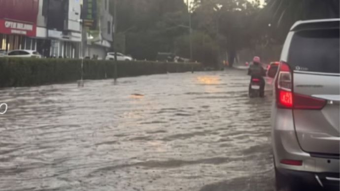 Jalan di BSD Terendam Banjir