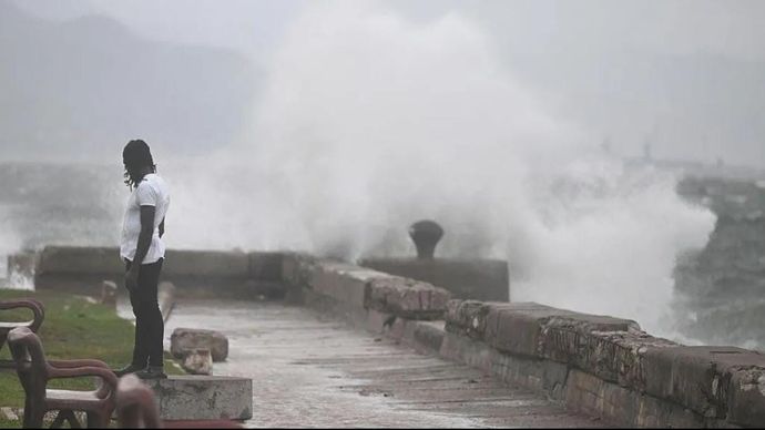 Badai Melissa melanda Jamaika 