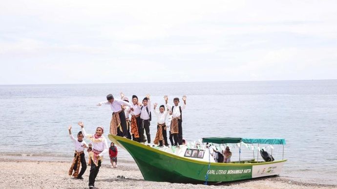 Pegadaian bersama Golden Future Indonesia menghadirkan program &ldquo;Kapal Literasi Moh. Hatta&rdquo;, bagian dari inisiatif Suar Pendidikan Indonesia. Program ini merupakan wujud nyata komitmen Pegadaian terhadap penerapan prinsip Environmental, Social, and Governance (ESG) serta dukungan terhadap Sustainable Development Goals nomor 4, yakni Pendidikan Berkualitas.