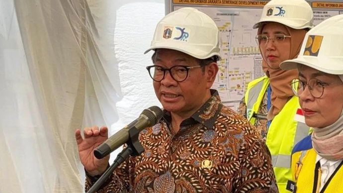 Gubernur DKI Jakarta Pramono Anung (kiri) saat dijumpai di kawasan Jakarta Utara, Kamis 30 Oktober 2025. ANTARA/Lifia Mawaddah Putri/am.