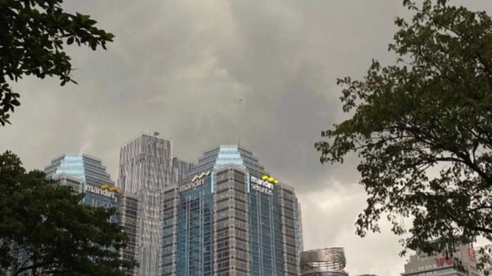 Ilustrasi - Mendung di langit kawasan Gelora Bung Karno (GBK), Jakarta. ANTARA/Lia Wanadriani Santosa