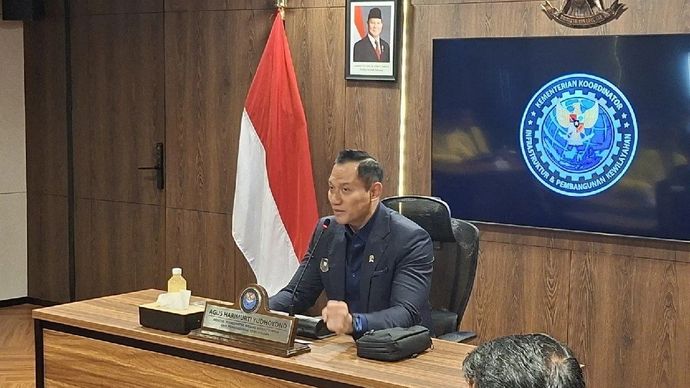 Menteri Koordinator Bidang Infrastruktur dan Pembangunan Kewilayahan (Menko IPK) Agus Harimurti Yudhoyono (AHY) menyampaikan keterangan kepada wartawan di Jakarta. (ANTARA/Aji Cakti)