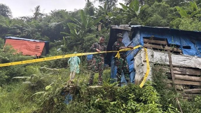 Tim gabungan Gakkum Kemenhut dan TNI mengamankan salah satu lokasi penambangan emas tanpa izin (PETI) di TN Gunung Halimun Salak, Jawa Barat, Rabu, 29 Oktober 2025. ANTARA/HO-Kemenhut. ANTARA/HO-Kemenhut