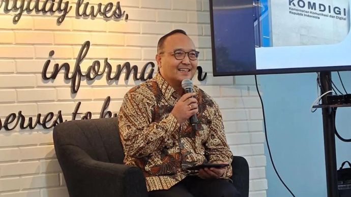 Kepala Badan Pengembangan Sumber Daya Manusia (BPSDM) Kemkomdigi Bonifasius Wahyu Pudjianto saat menyampaikan paparan kepada wartawan di Kantor Kemkomdigi, Jakarta Pusat pada Jumat 31 Oktober 2025. (ANTARA/Farhan Arda Nugraha)