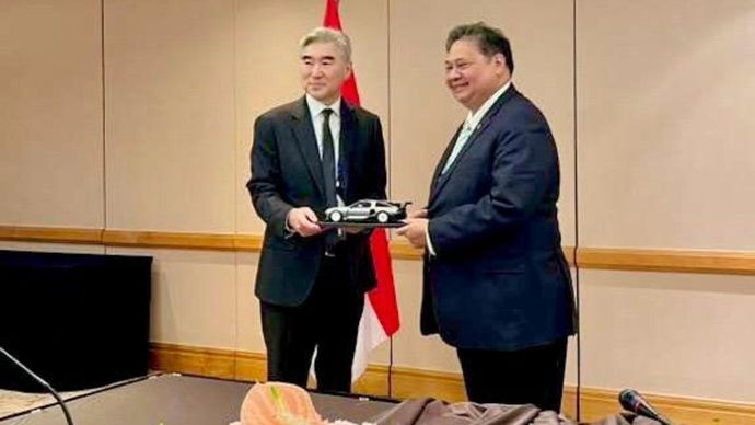 Menteri Koordinator Bidang Perekonomian Airlangga Hartarto menerima President  of Hyundai Motor Group Amb. Sung Kim