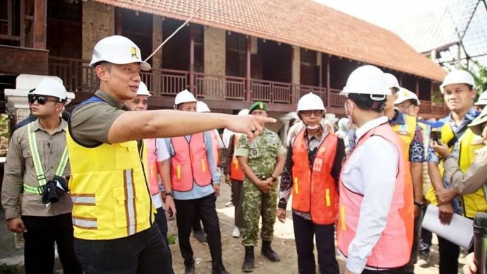 Menko Bidang Infrastruktur dan Pembangunan Kewilayahan Agus Harimurti Yudhoyono saat meninjau revitalisasi Pasar Induk Banyuwangi, jawa Timur. Jumat 31 Oktober 2025 ANTARA/HO-Pemkab Banyuwangi