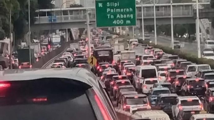 Kemacetan di jalan menuju SUGBK akibat konser BLACKPINK.