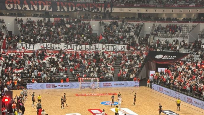 Pertandingan persahabatan antara tim nasional futsal Indonesia menghadapi timnas Australia di Indonesia Arena, Jakarta, Sabtu malam WIB (01/11/2025). (ANTARA/Fajar Satriyo)