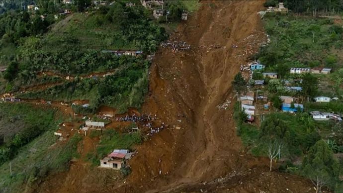 Arsip - Foto tak bertanggal yang di rilis Andolu Agency menunjukkan tanah longsor di sebuah bukit di Kenya. (ANTARA/Anadolu Agency/pri)