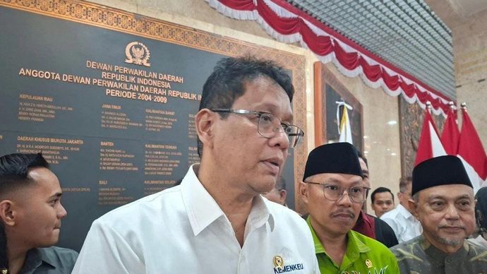 Menteri Keuangan (Menkeu) Purbaya Yudhi Sadewa menyampaikan keterangan kepada awak media setelah menghadiri Rapat Kerja bersama Komite IV DPD RI di Jakarta, Senin 3 November 2025. (ANTARA/Aji Cakti)