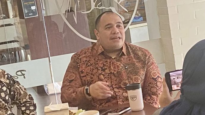 Chief Investment Officer (CIO) BPI Danantara Indonesia Pandu Sjahrir menjawab pertanyaan media dalam Media Coffee Session​​​​​​​ di Jakarta, Senin 3 November 2025. (ANTARA/Rizka Khaerunnisa)