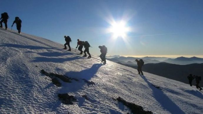 Ilustrasi - Pendaki sedang mendaki gunung. ANTARA/HO.