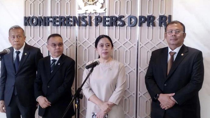 Ketua DPR RI Puan Maharani bersama jajaran Pimpinan DPR RI saat konferensi pers di kompleks parlemen, Jakarta, Selasa 4 November 2025. ANTARA/Bagus Ahmad Rizaldi.