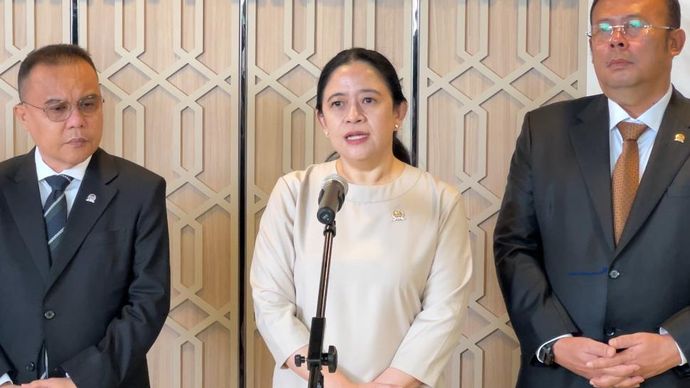 Ketua DPR RI Puan Maharani (tengah). 