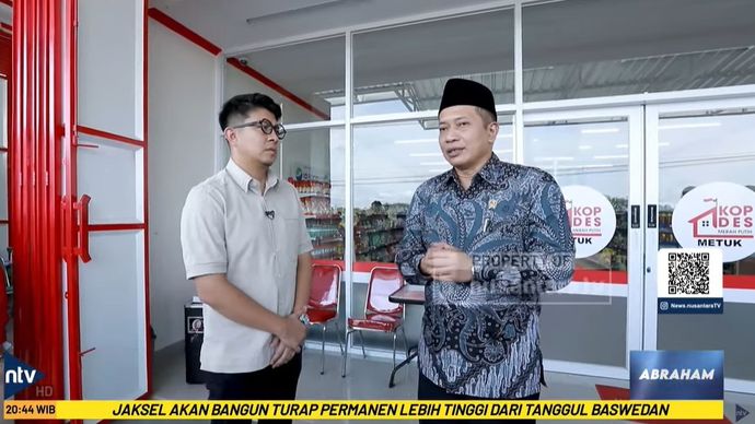 Menteri Koperasi Ferry Juliantono dalam tayangan program &quot;Abraham&quot; Nusantara TV, Senin, 3 November 2025.