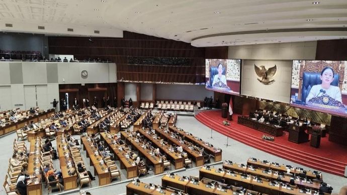 Ketua DPR RI Puan Maharani saat memimpin rapat paripurna di kompleks parlemen, Jakarta, Selasa 4 November 2025. ANTARA/Bagus Ahmad Rizaldi.