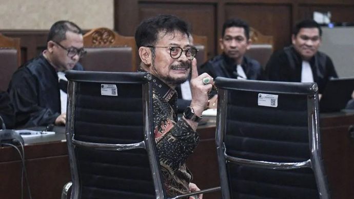 Terdakwa kasus dugaan pemerasan dan gratifikasi di Kementerian Pertanian Syahrul Yasin Limpo (tengah) menjalani sidang lanjutan dengan agenda pembacaan putusan oleh majelis hakim di Pengadilan Tipikor, Jakarta, Kamis 11 Juli 2024. ANTARA FOTO/Muhammad Adimaja/nym/aa.