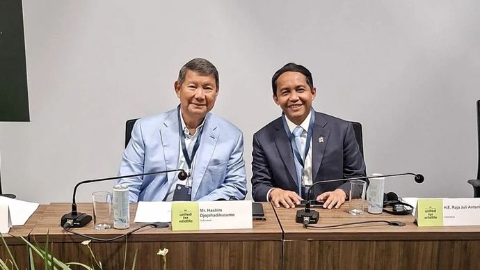 Utusan Khusus Presiden bidang Perubahan Iklim dan Energi Hashim Djojohadikusumo dan Menteri Kehutanan (Menhut) Raja Juli Antoni di sela-sela rangkaian kegiatan United for Wildlife Global Summit di Rio de Janeiro, Brasil, Selasa, 4 November 2025. ANTARA/HO-Kemenhut RI.