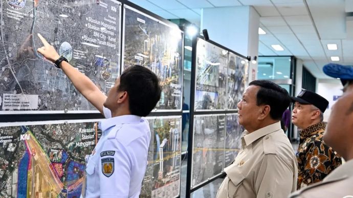 Prabowo Subianto Melihat Master Plan di Stasiun Manggarai
