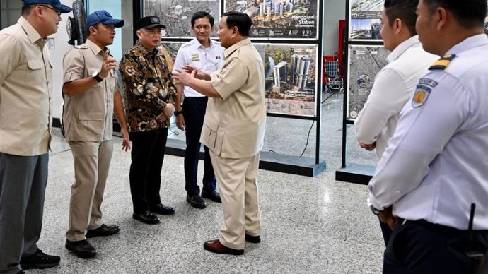 Presiden RI Prabowo Subianto menegaskan bahwa pemerintah berkomitmen memperkuat transportasi massal sebagai layanan publik yang efisien dan terjangkau.