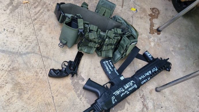 Salah satu temuan senjata rakitan di lokasi ledakan SMAN 72 Jakarta, Kelapa Gading, Jakarta Utara, Jumat, 7 November 2025. 