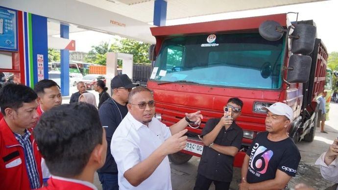 Anggota DPR RI asal Sumbar Andre Rosiade bersama tim dari Pertamina Patra Niaga melakukan inspeksi mendadak ke SPBU di Kota Padang, Minggu, 9 November 2025. Antara/HO-Pribadi