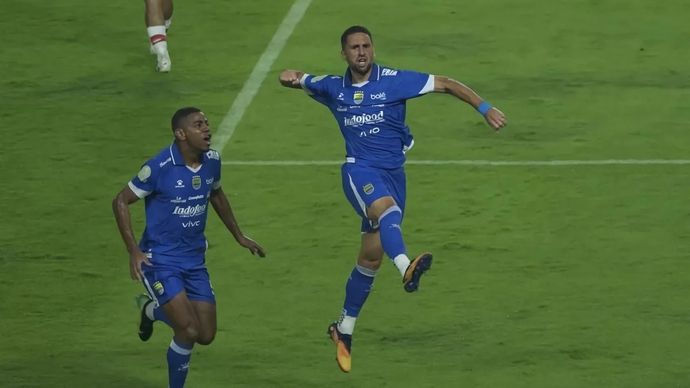 Arsip- Gelandang Persib Bandung Luciano Guaycochea saat bermain pada laga melawan Persis Solo di Stadion Gelora Bandung Lautan Api (GBLA), Kota Bandung, Jawa Barat. (ANTARA/HO-Persib Bandung)