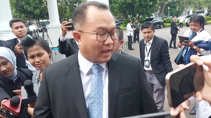 Rektor Institut Pertanian Bogor (IPB) Prof. Arif Satria tiba di kompleks Istana Kepresidenan, Jakarta, Senin 11 Oktober 2025, untuk memenuhi undangan dari Presiden RI Prabowo Subianto. ANTARA/Andi Firdaus