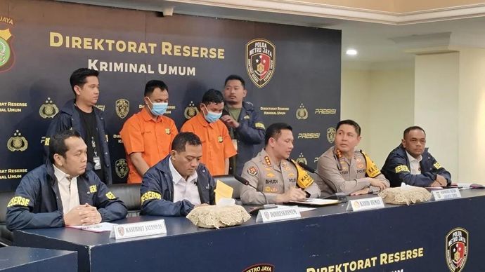 Dirreskrimum Polda Metro Jaya, Kombes Pol Iman Imanuddin (kedua dari kiri) saat konferensi pers di Jakarta, Senin 10 November 2025. ANTARA/Ilham Kausar