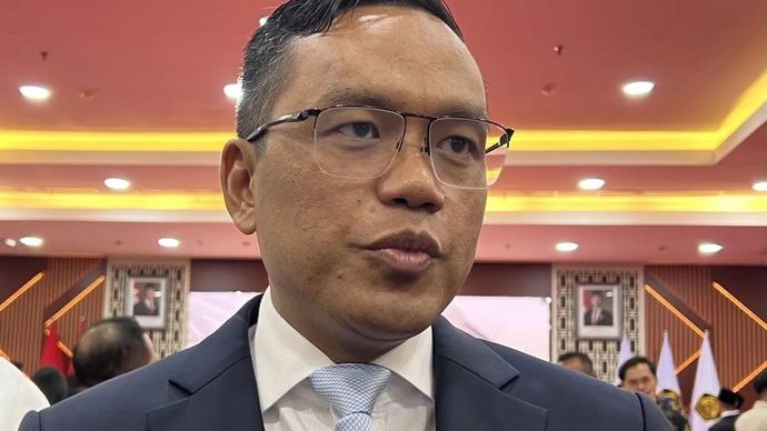 Direktur Utama Pertamina Simon Aloysius Mantiri memberi keterangan ketika ditemui setelah melantik anggota komite BPH M