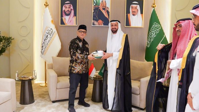 pertemuan Menteri Haji dan Umrah RI Mochammad Irfan Yusuf dengan Menteri Haji dan Umrah Arab Saudi Tawfiq bin Fawzan Al-Rabiah yang kemudian dilanjutkan dengan penandatanganan kesepahaman Bersama (MoU)