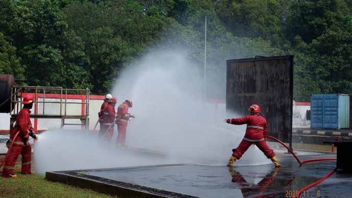 Edukasi keselamatan Oleh PT Pertamina Energy Terminal kepada warga Tanjung Uban
