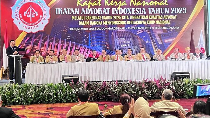 Wakil Menteri Koordinator Bidang Hukum, Hak Asasi Manusia, Imigrasi, dan Pemasyarakatan, Otto Hasibuan menghadiri Rakernas Ikadin 2025. 