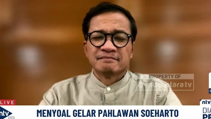 Pengurus Lembaga Hikmah dan Kebijakan Publik (LHKP) PP Muhammadiyah Usman Hamid mengkritik pemberikan gelar pahlawan kepada Soeharto