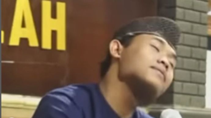 HEBOH! Dunia dakwah dihebohkan oleh video Gus Ellham yang viral.  Aksi sang pendakwah muda yang terekam memasukkan pipi balita ke dalam mulutnya menuai kritik tajam netizen.