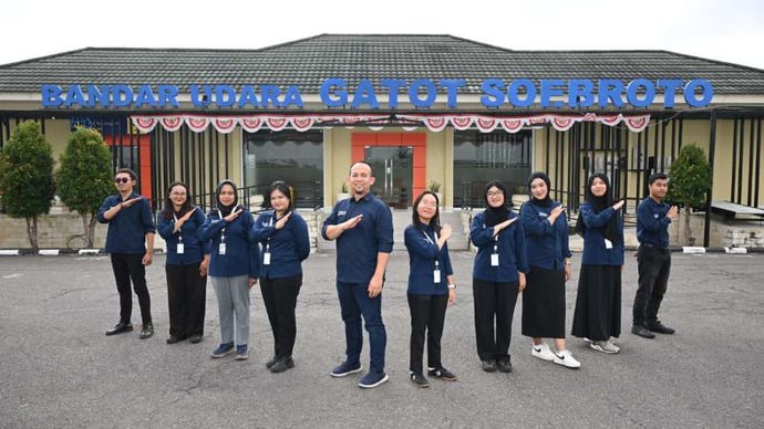Tim Ekspedisi Patriot yang beranggotakan mahasiswa dari Institut Teknologi Bandung (ITB) dan Universitas Diponegoro (Undip)
