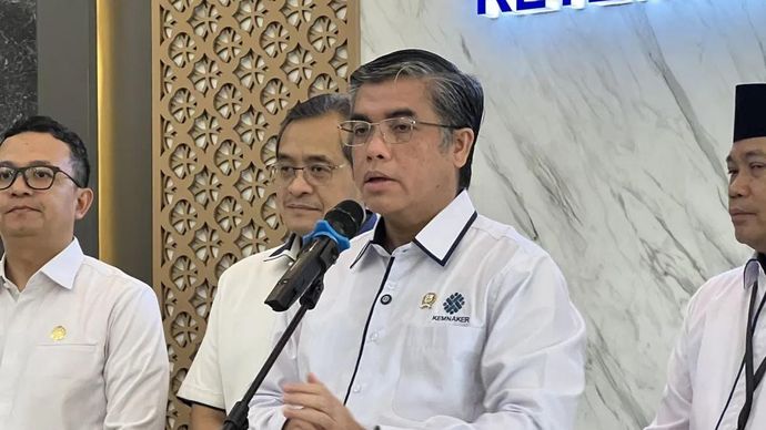 Menteri Ketenagakerjaan (Menaker) Yassierli memberi keterangan setelah peluncuran &ldquo;Lapor Menaker&rdquo; yang digelar di Kantor Kementerian Ketenagakerjaan, Jakarta, Rabu 12 November 2025. (ANTARA/Putu Indah Savitri)
