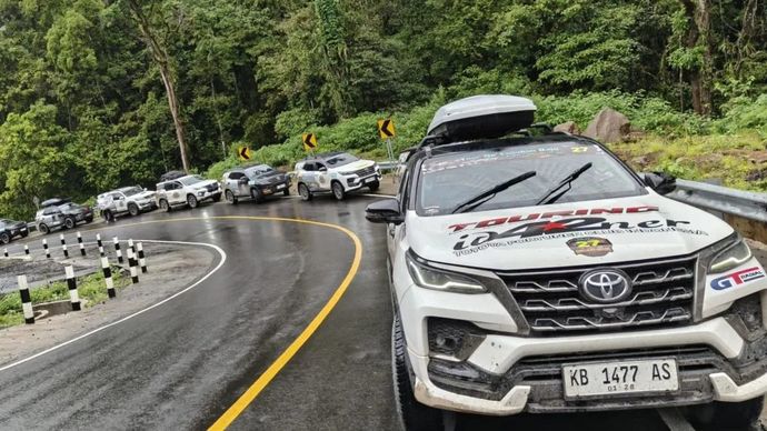 Turing komunitas Toyota Fortuner ID42NER (ANTARA/HO)