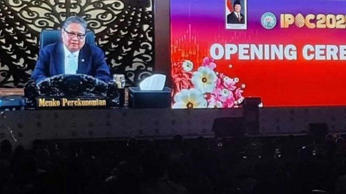 Menteri Koordinator (Menko) Perekonomian Airlangga Hartarto memberikan sambutan secara daring pada pembukaan 21st Indonesian Palm Oil Conference (IPOC) dan 2026 Price Outlook di Nusa Dua, Bali, Kamis 13 November 2025. ANTARA/Subagyo.