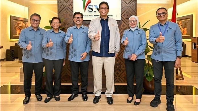 Menteri Keuangan (Menkeu) Purbaya Yudhi Sadewa membagikan momen saat rapat bersama jajaran direksi PT Sarana Multi Infrastruktur (PT SMI) pada Rabu, 12 November 2025.