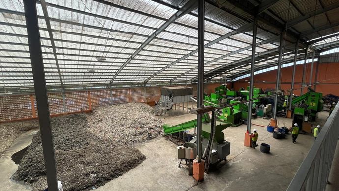 Tempat Pengolahan Sampah Terpadu (TPST) Sentiong di Cimahi, Jawa Barat 