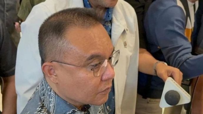 Wakil Ketua DPR RI Sufmi Dasco Ahmad di kompleks parlemen, Jakarta, Kamis, 13 November 2025. (ANTARA/Bagus Ahmad Rizaldi)