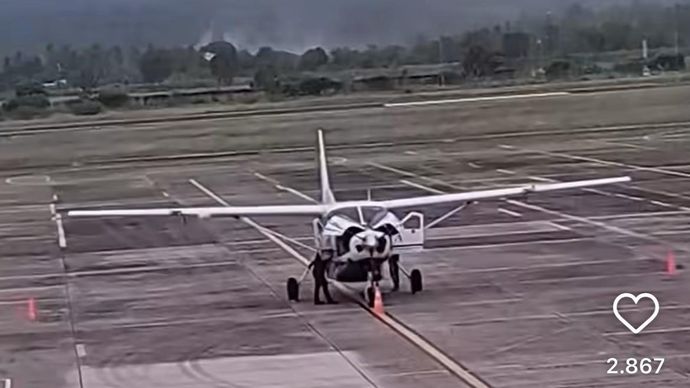 Pesawat Susi Air yang rusak. 