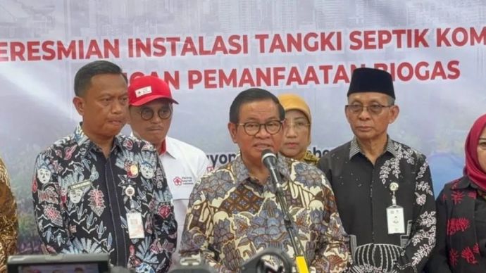 Gubernur DKI Jakarta Pramono Anung Wibowo meresmikan instalasi tangki septik komunal dengan pemanfaatan biogas di Kelurahan Pekayon, Pasar Rebo, Jakarta Timur, Kamis, 13 November 2025. ANTARA/Lifia Mawaddah Putri.