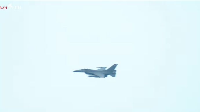 Pesawat Raja Abdullah II Dikawal Jet Tepur Saat Tiba di Indonesia